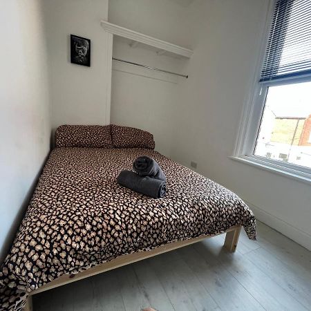 Safari Apartment, Free Parking, 10Min Walk To Blackpool Tower, Sleeps 12 Luaran gambar