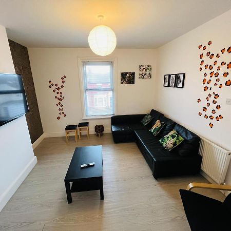 Safari Apartment, Free Parking, 10Min Walk To Blackpool Tower, Sleeps 12 Luaran gambar