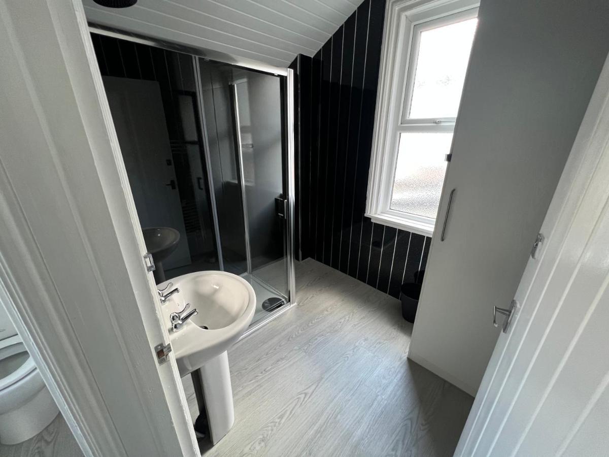 Safari Apartment, Free Parking, 10Min Walk To Blackpool Tower, Sleeps 12 Luaran gambar