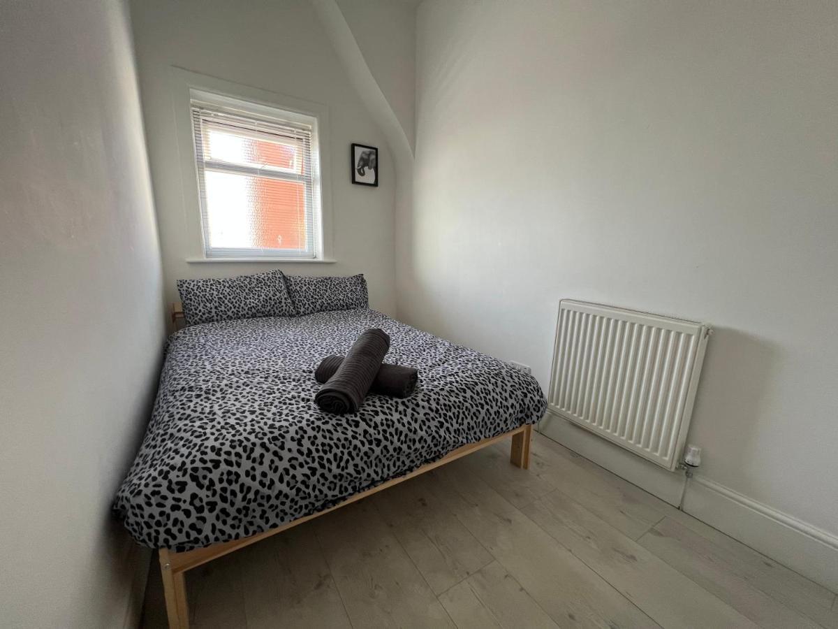 Safari Apartment, Free Parking, 10Min Walk To Blackpool Tower, Sleeps 12 Luaran gambar