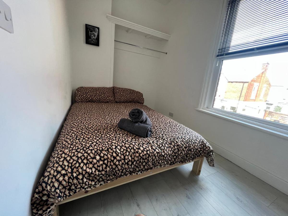 Safari Apartment, Free Parking, 10Min Walk To Blackpool Tower, Sleeps 12 Luaran gambar