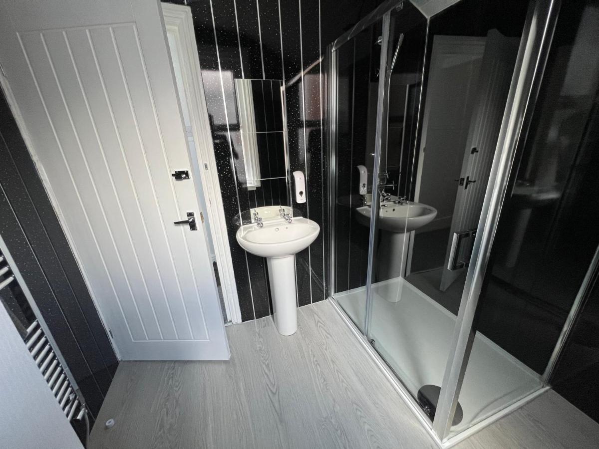Safari Apartment, Free Parking, 10Min Walk To Blackpool Tower, Sleeps 12 Luaran gambar