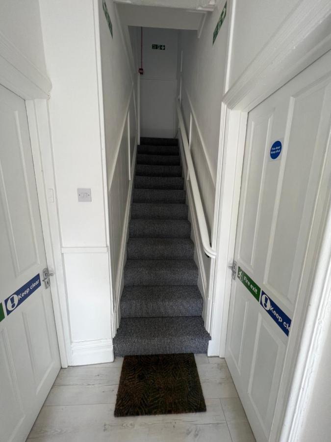 Safari Apartment, Free Parking, 10Min Walk To Blackpool Tower, Sleeps 12 Luaran gambar