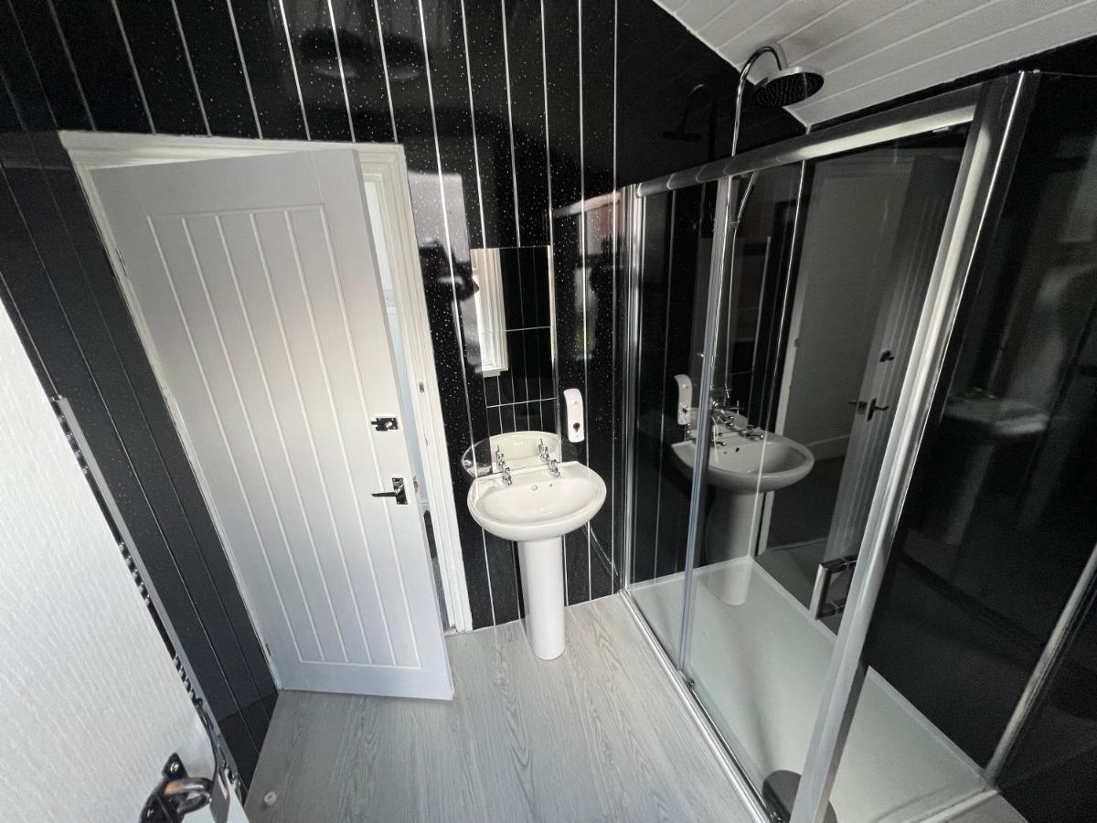 Safari Apartment, Free Parking, 10Min Walk To Blackpool Tower, Sleeps 12 Luaran gambar