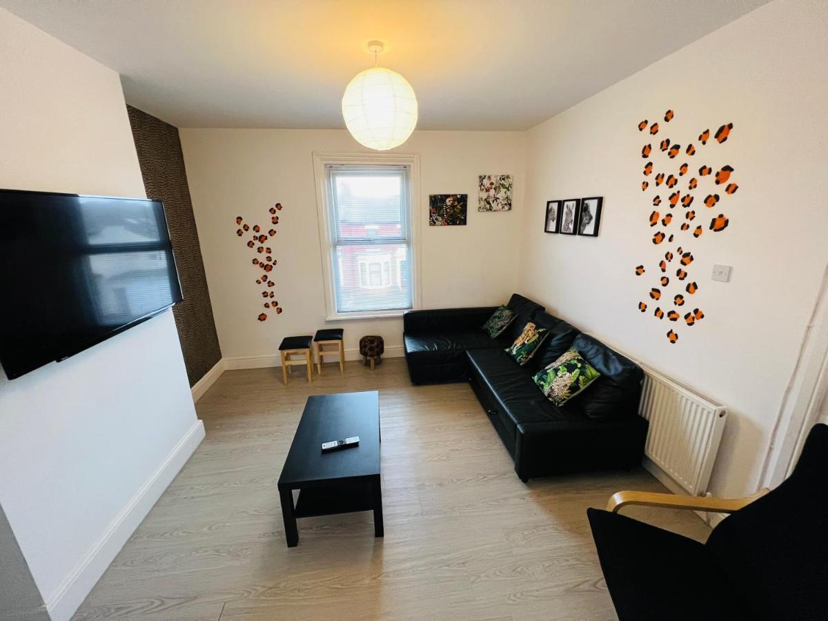 Safari Apartment, Free Parking, 10Min Walk To Blackpool Tower, Sleeps 12 Luaran gambar
