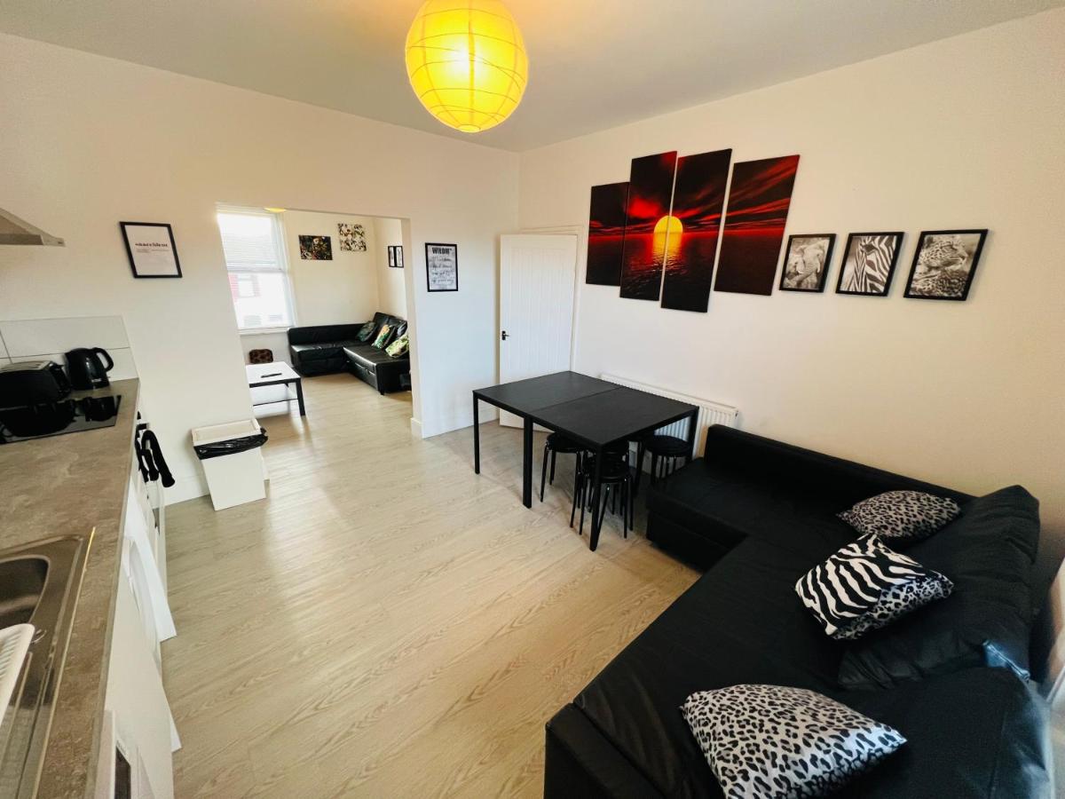 Safari Apartment, Free Parking, 10Min Walk To Blackpool Tower, Sleeps 12 Luaran gambar