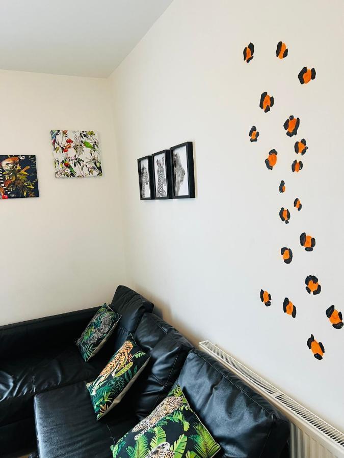 Safari Apartment, Free Parking, 10Min Walk To Blackpool Tower, Sleeps 12 Luaran gambar