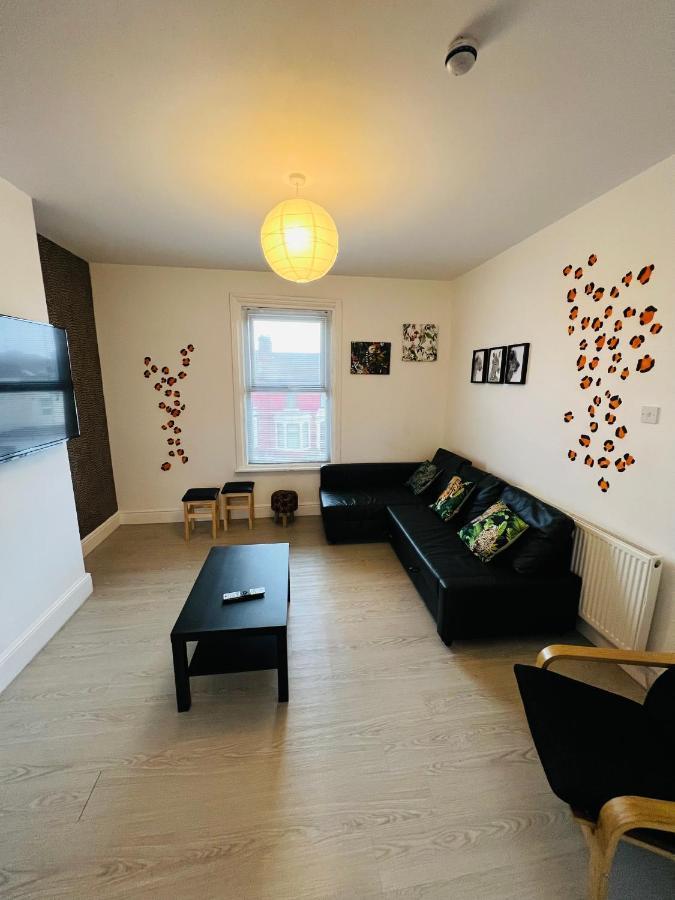 Safari Apartment, Free Parking, 10Min Walk To Blackpool Tower, Sleeps 12 Luaran gambar